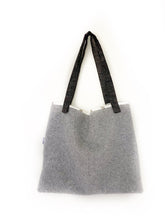 Afbeelding in Gallery-weergave laden, Grijze teddy tote.bag
