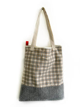 Afbeelding in Gallery-weergave laden, Geruite grijze teddy tote.bag
