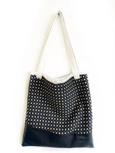 Afbeelding in Gallery-weergave laden, Donkerblauw motief tote.bag
